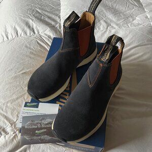 NWT Blundstone Chelsea boot in navy and burnt orange women's AUS/5 - US/8